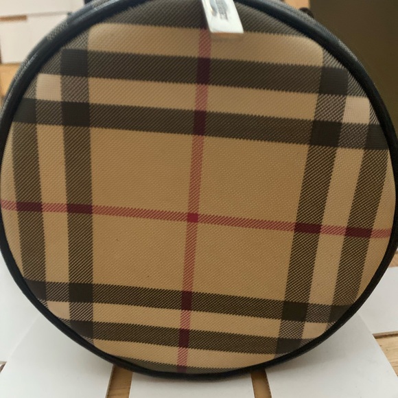 Authentic Burberry barrel bag $2000 - Picture 8 of 12